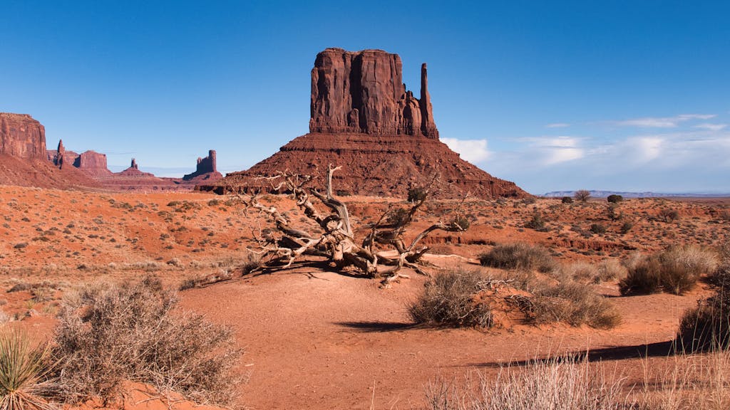 Captivating desert panorama featuring iconic buttes in Monument Valley, Arizona.