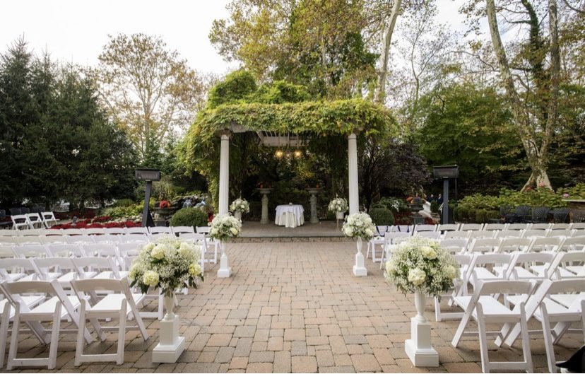 Garden ceremony space at a luxury hotel wedding venue