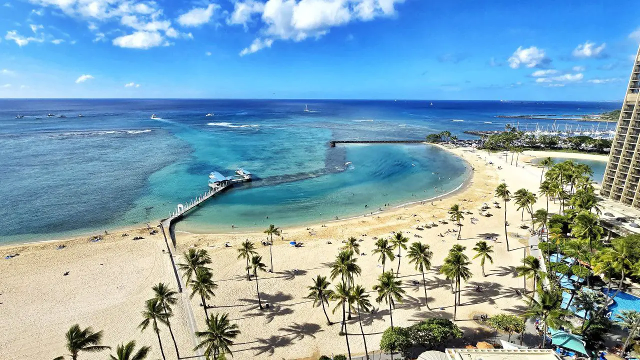 Waikiki hotels for groups along the beach on Oahu