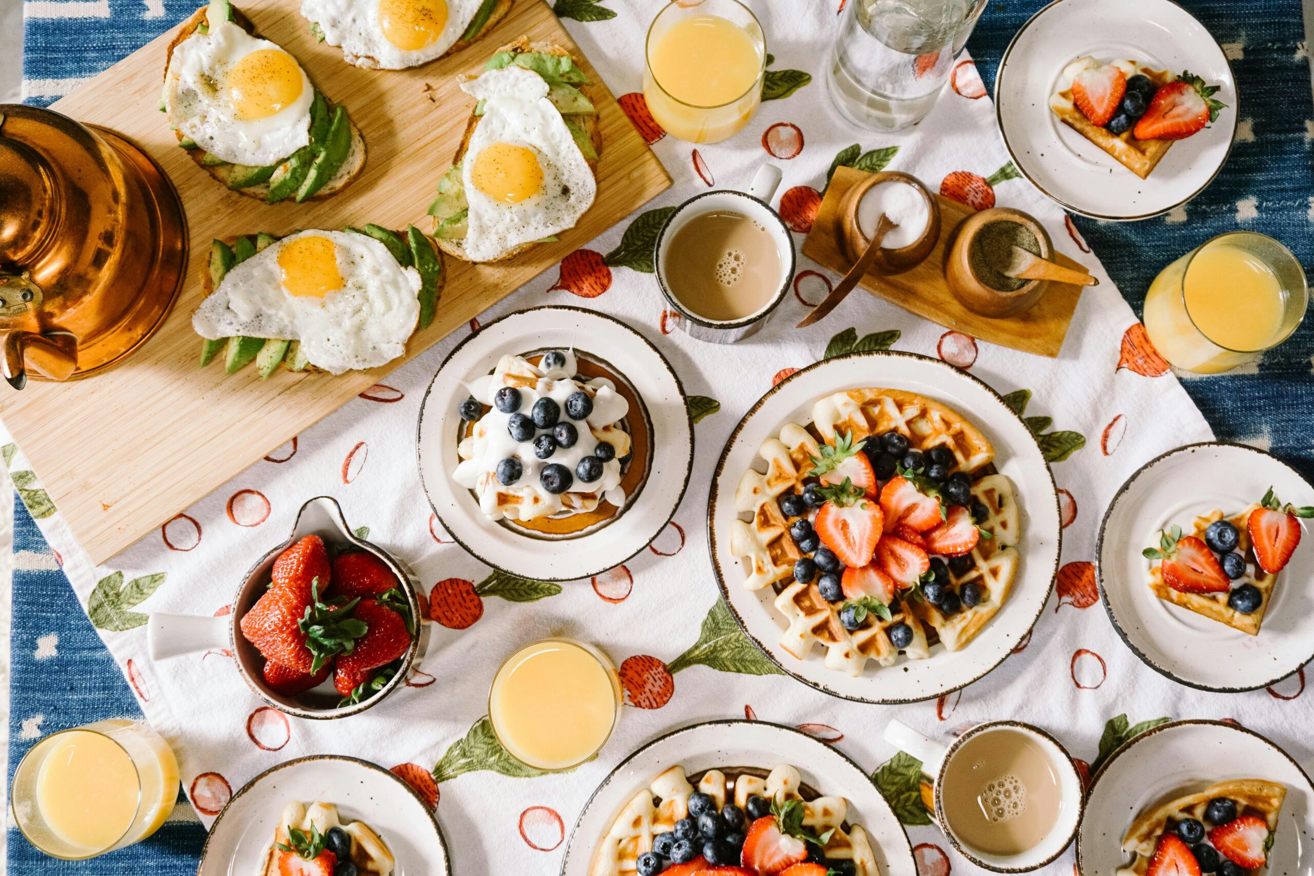 Free hotel breakfast that adds value to an affordable group hotel booking