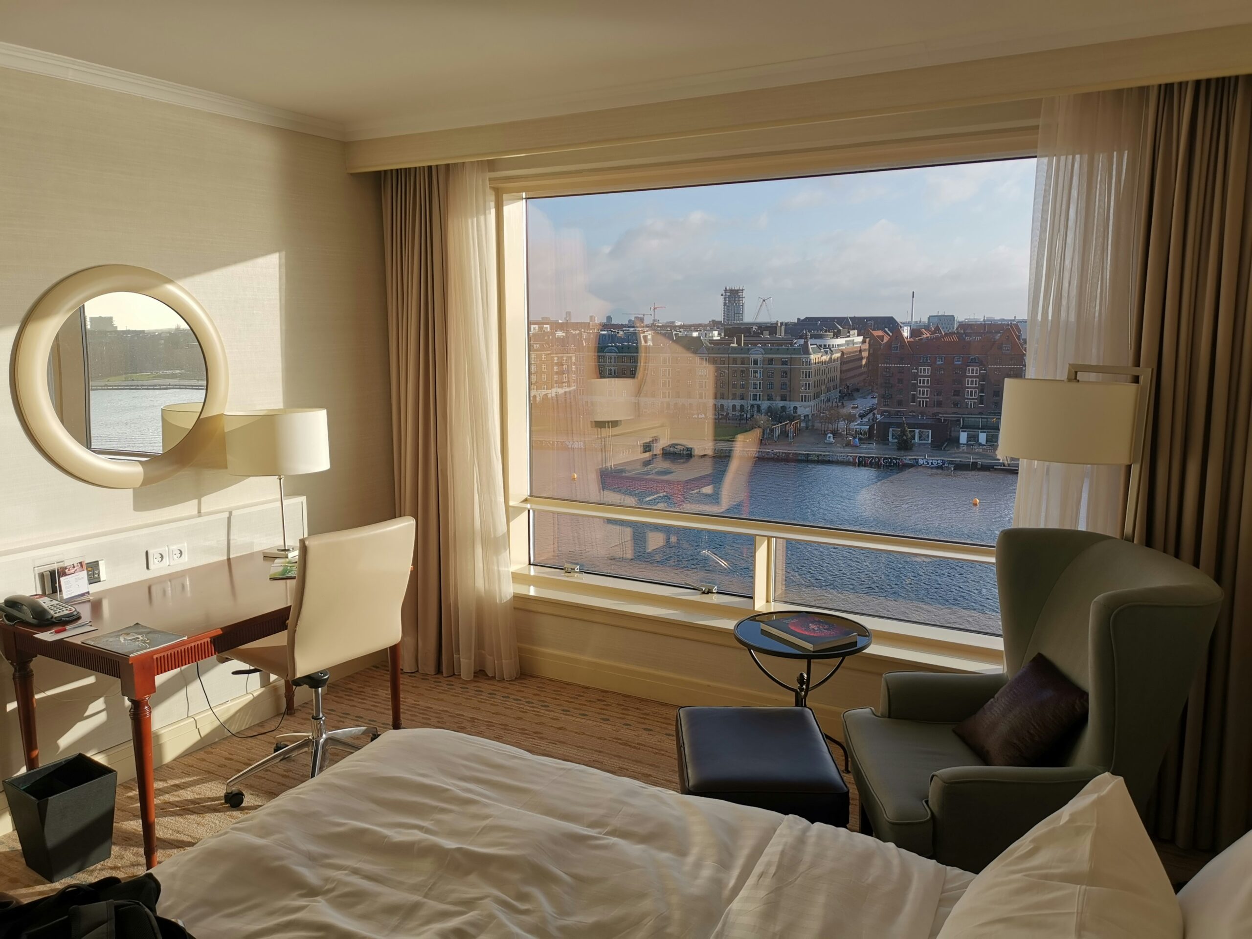 Upgraded hotel room offered to a guest who booked directly with the hotel